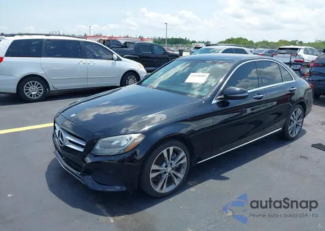 2016 Mercedes-Benz C 300 Luxury/Sport z USA, uszkodzony, nr VIN 55SWF4JB8GU159956